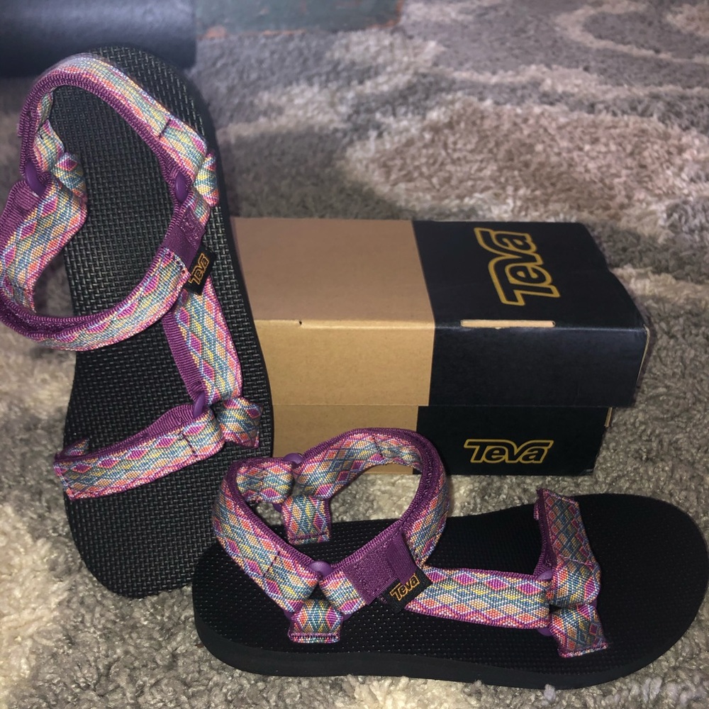 Brand new women’s Teva’s